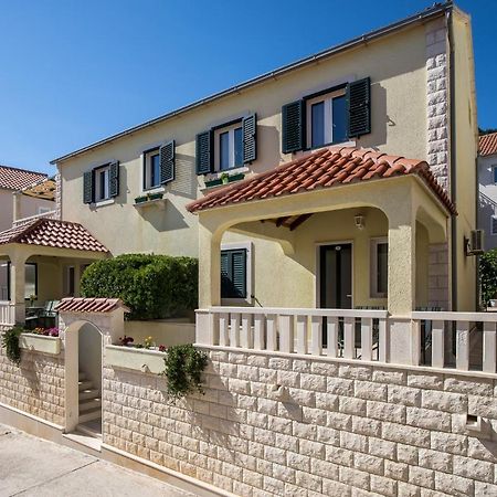 Apartmani Filipic Бол Екстер'єр фото