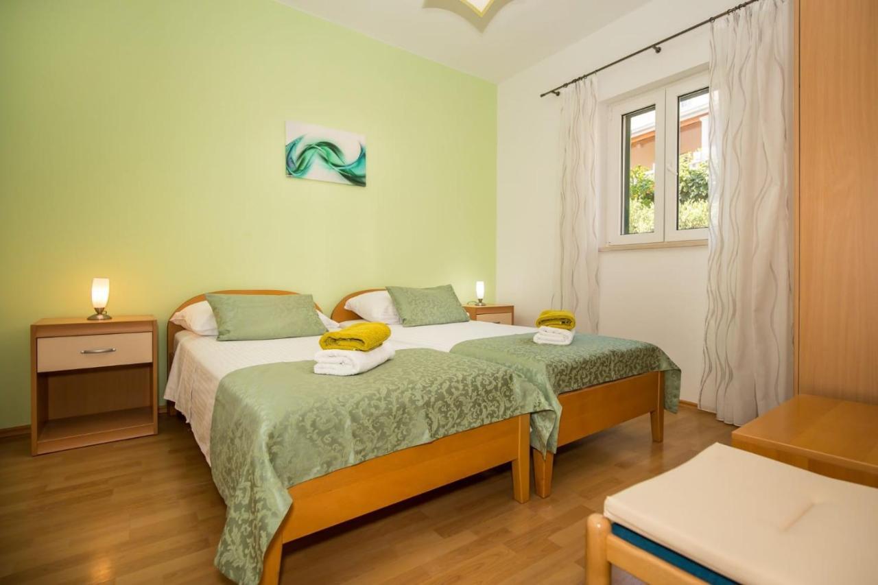 Apartmani Filipic Бол Екстер'єр фото