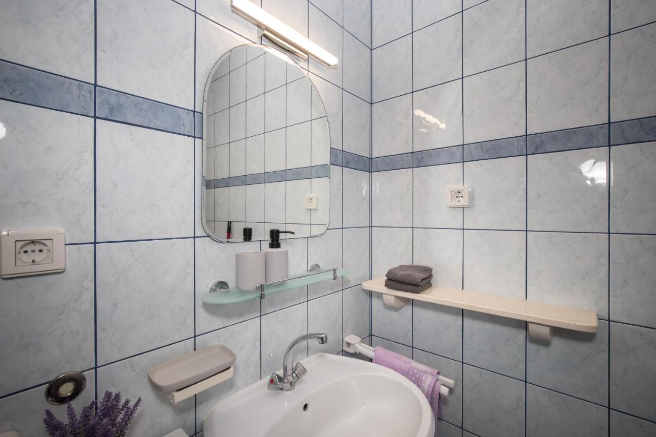 Apartmani Filipic Бол Екстер'єр фото