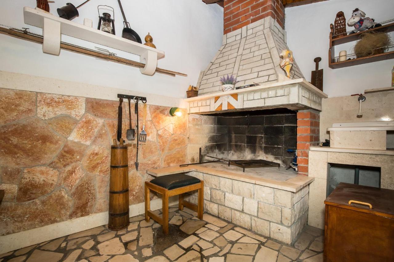Apartmani Filipic Бол Екстер'єр фото