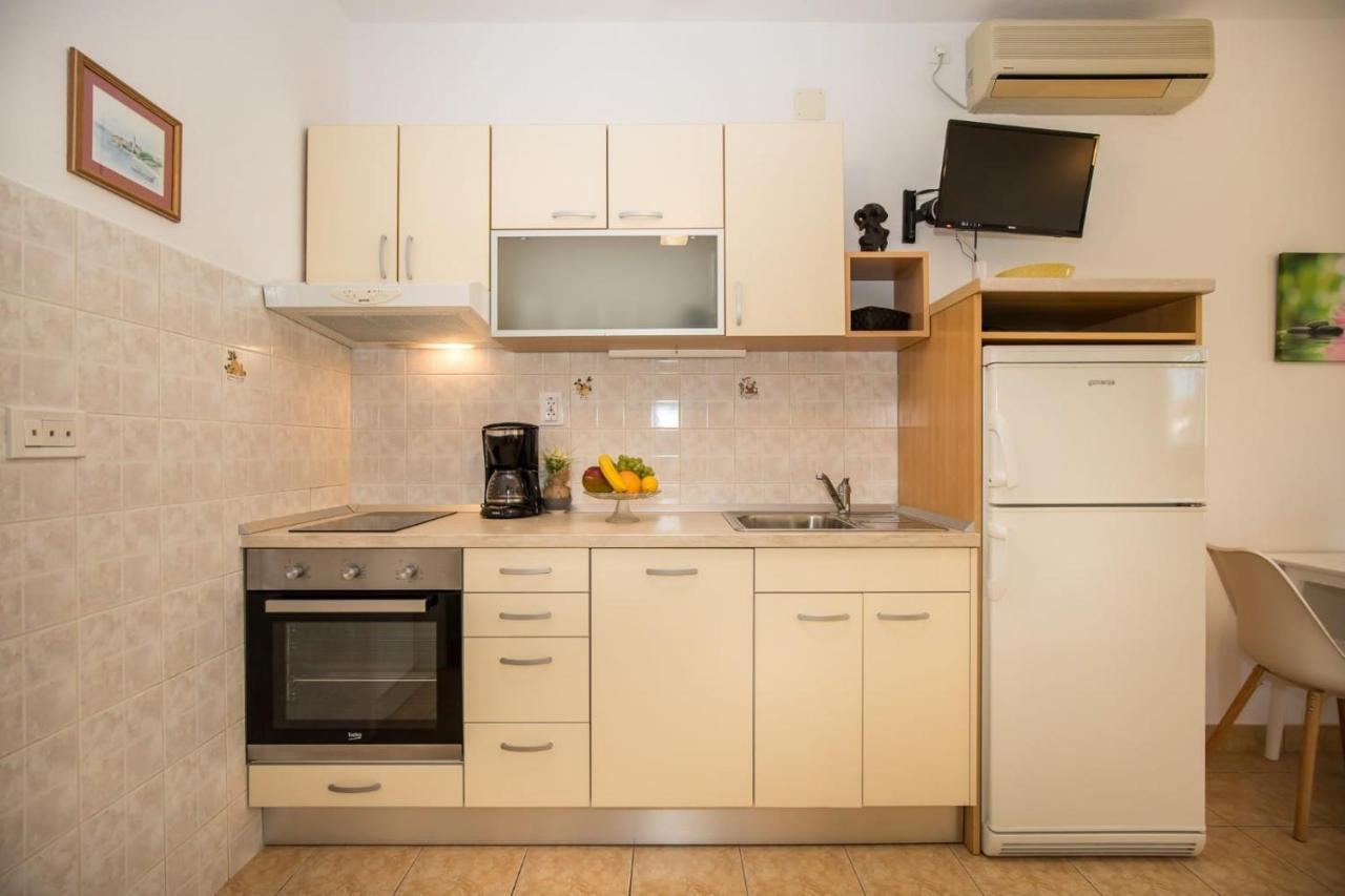 Apartmani Filipic Бол Екстер'єр фото